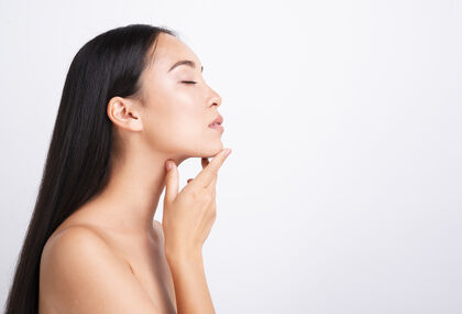 Glass skin : la routine parfaite pour un teint cristallin