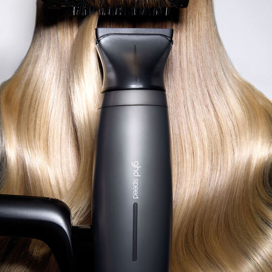 S&egrave;che cheveux Speed avec trousse et spray volume noir mat
