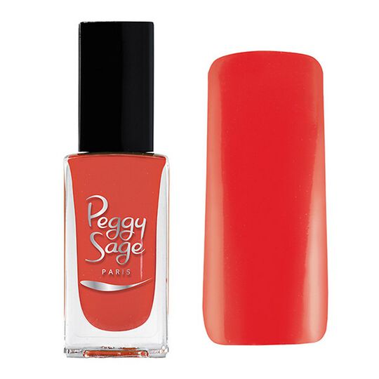 Vernis à ongles un peu