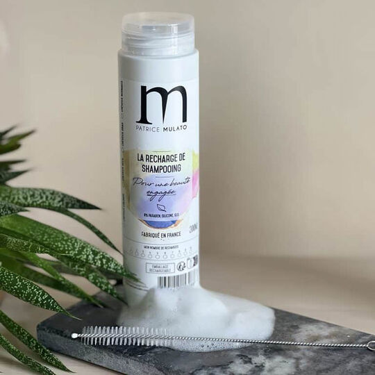 Flacon pour shampooing poudre à reconstituer